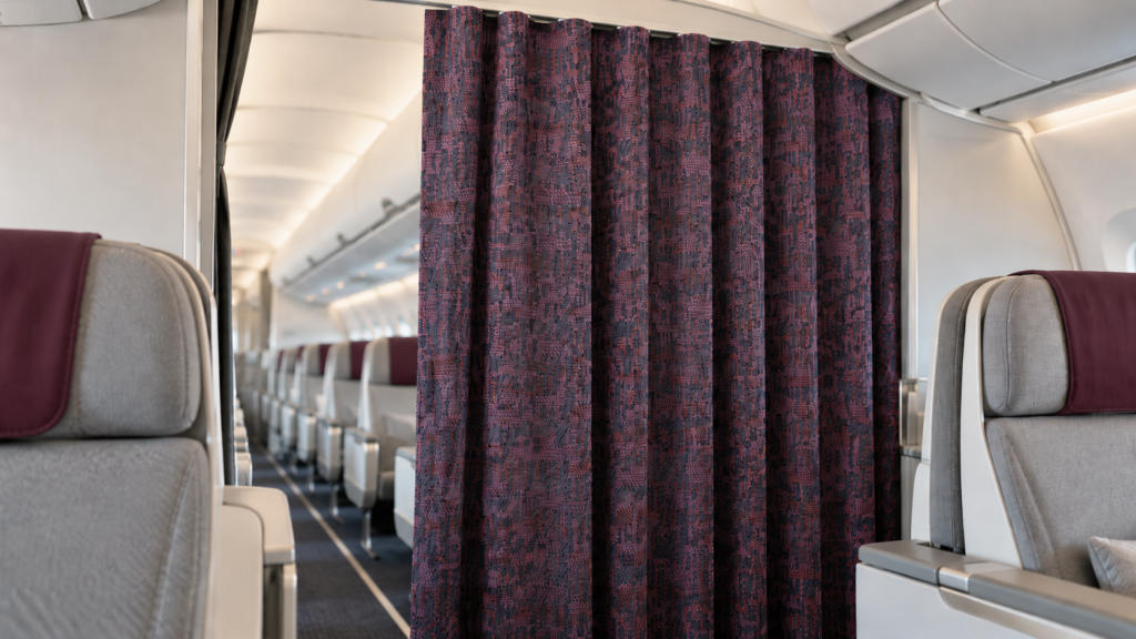 Cortina aeronáutica Modern Shade de Industrial Neotex en entorno de cabina